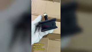 เมาท์เครื่องยนต์ด้านหน้า ME011832 สำหรับ Mitsubishi Fuso Canter 3.5L 4D32